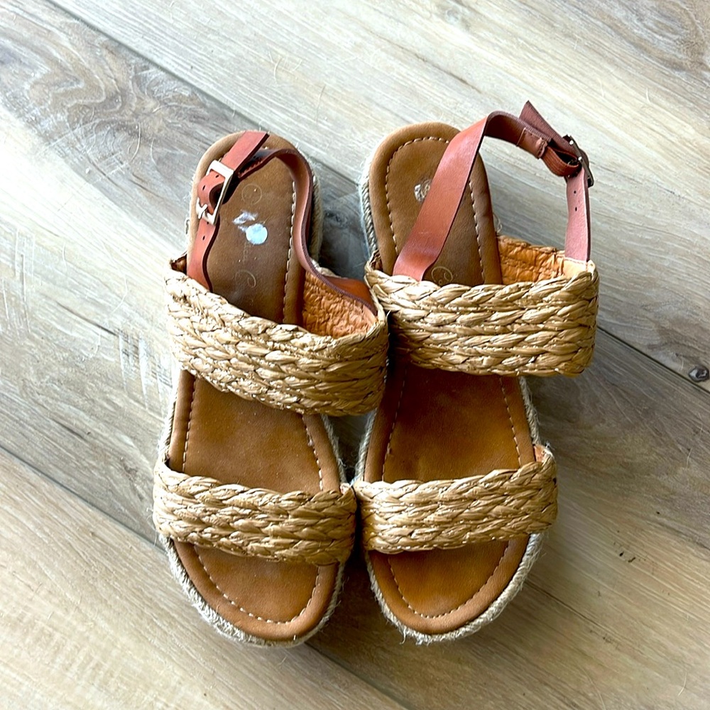 Raffia sandals wedge heel size 8